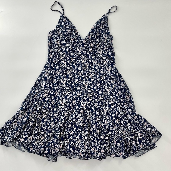 RUMOR Dresses & Skirts - RUMOR Floral Ditzy Daisy Navy Blue spaghetti strap lined mini‎ dress